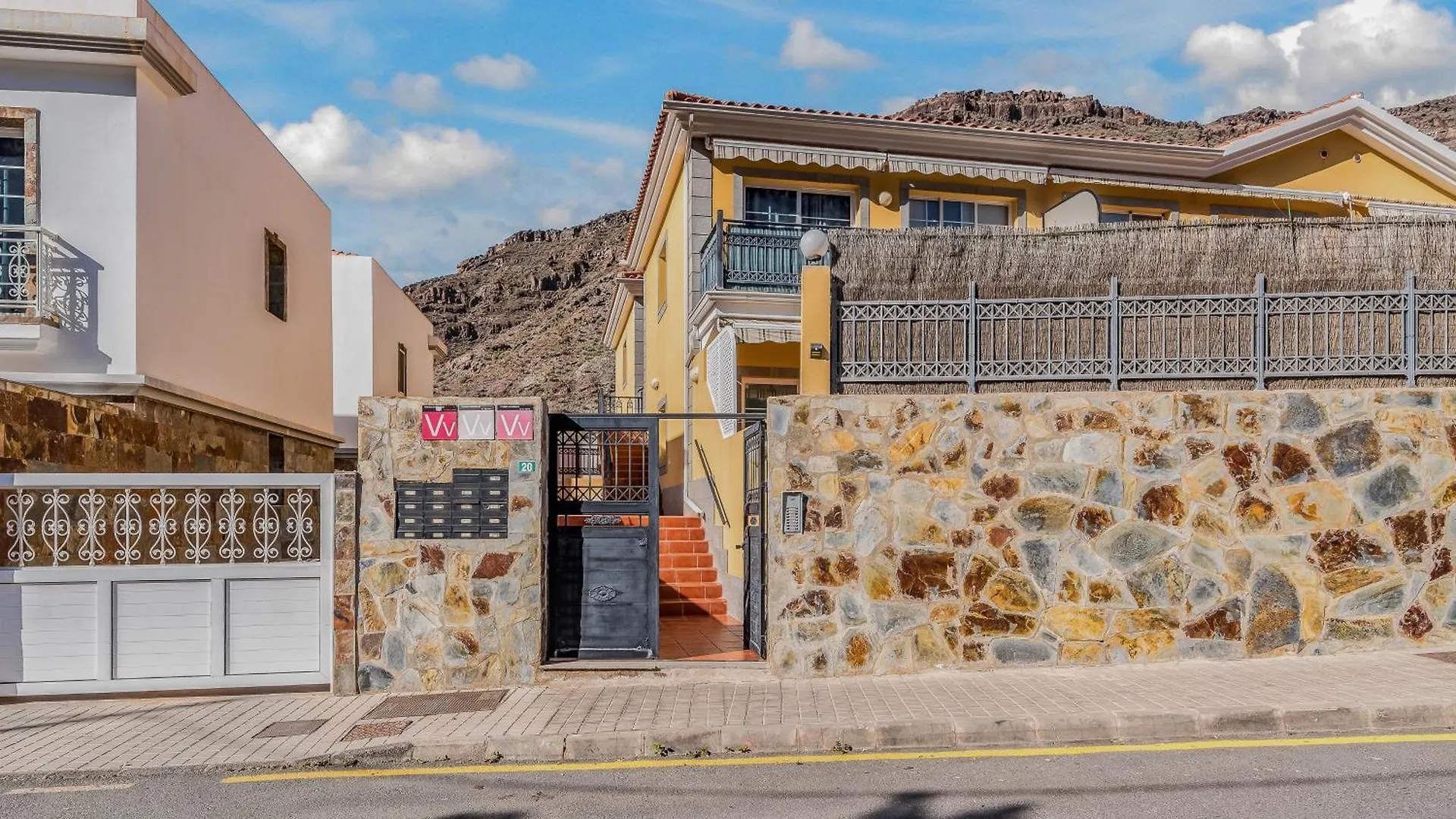 Que Suerte Vivir Aqui Villa Mogan