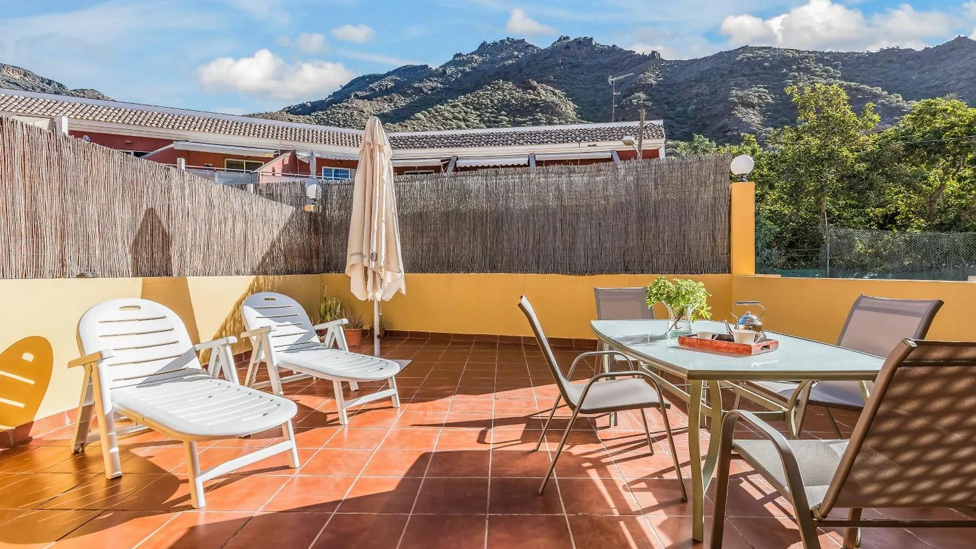 Que Suerte Vivir Aqui Villa Mogan Spain
